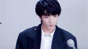 队友爆料刘耀文视频播放,队友爆料引发热议